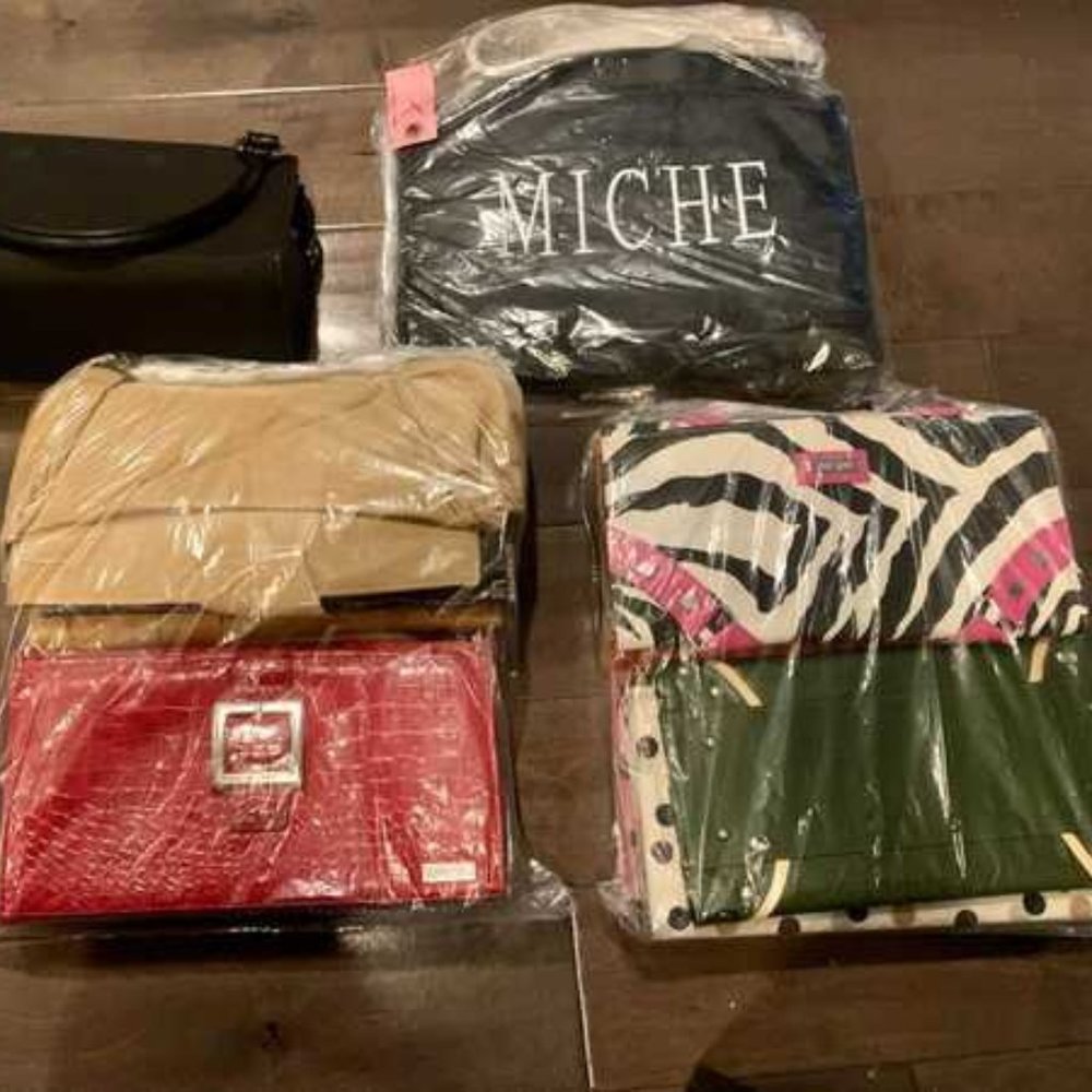 MICHE HANDBAG AND SHELLS